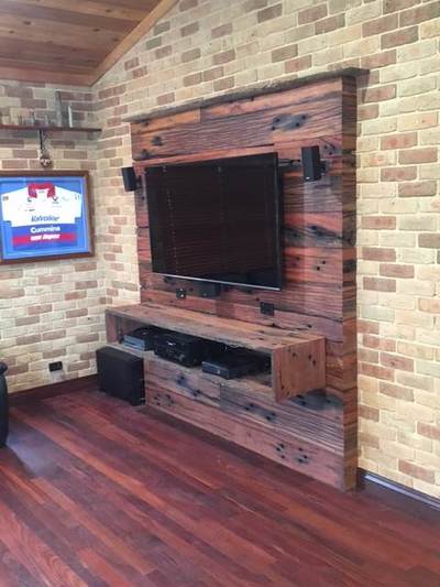 Timber feature wall in living room by Northern Rivers Recycled Timber - Feature sleeper boards