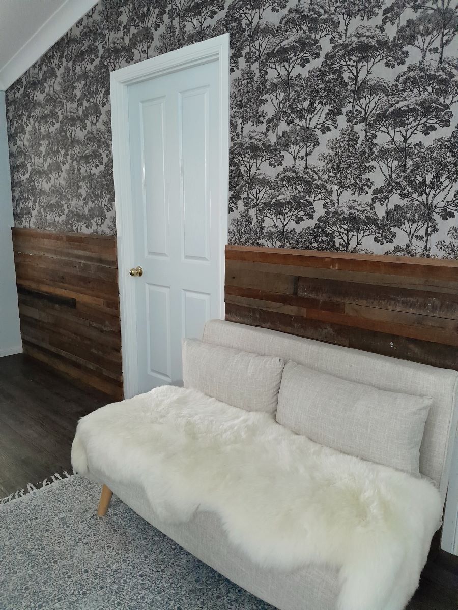 Multiboard wall with wainscotting